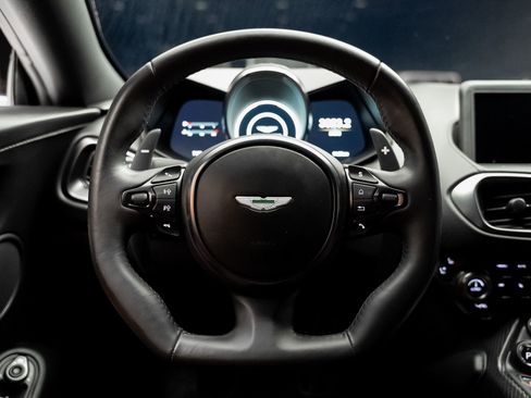 Used 2019 Aston Martin V8 Vantage Coupe RWD image 41