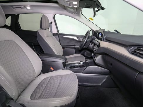 Used 2022 Ford Escape SE w/ SE Sport Appearance Package image 17