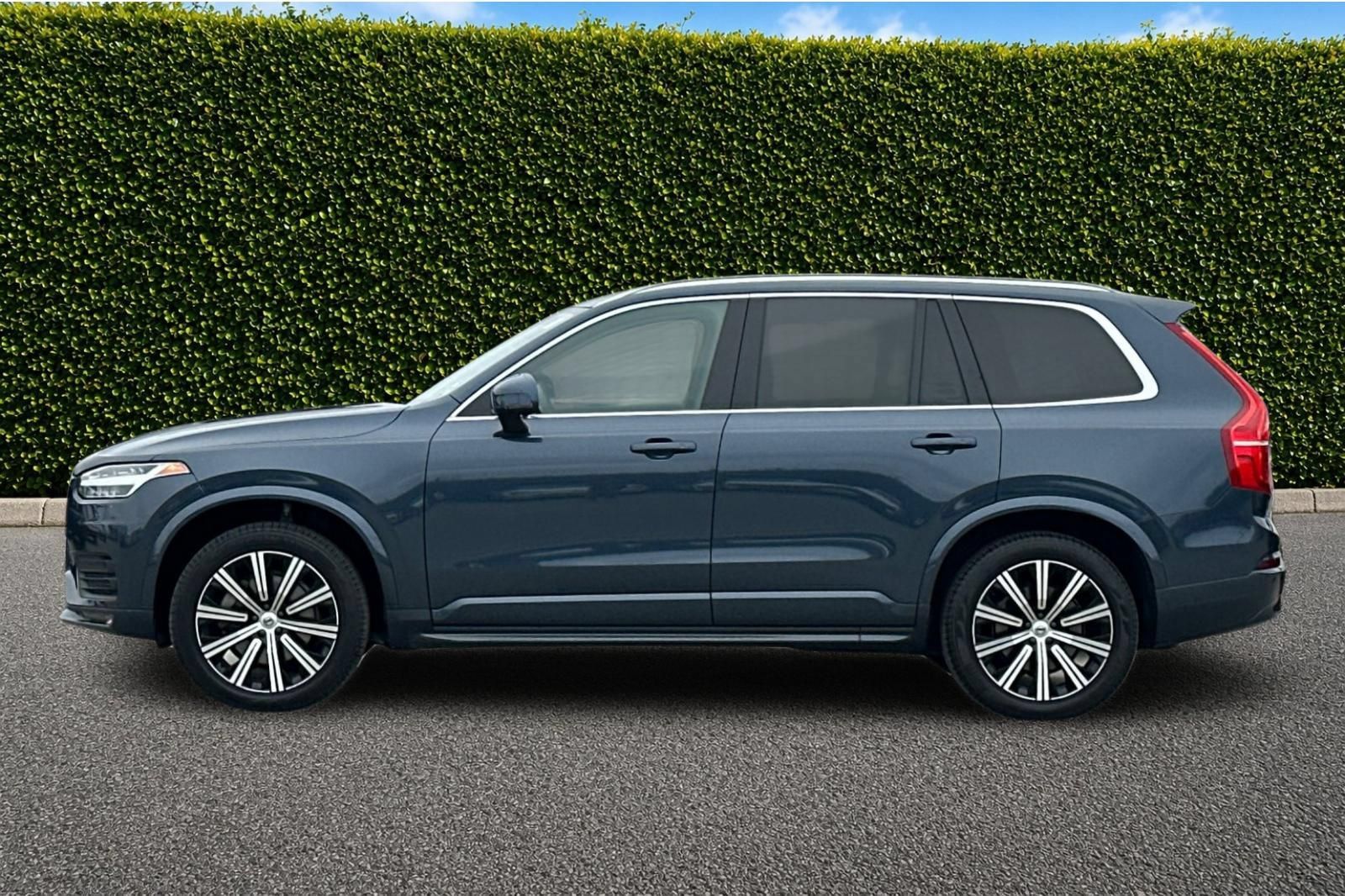 Used 2023 Volvo XC90 B5 Core w/ Protection Package Premier AWD/4WD image 7