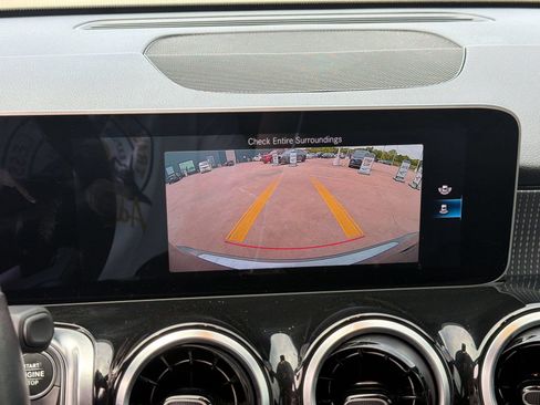 Used 2021 Mercedes-Benz GLB 250 4MATIC w/ Premium Package image 20