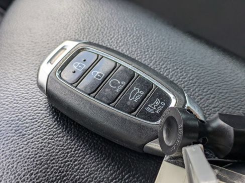 Used 2023 Hyundai Elantra SEL w/ Preferred Accessory Package FWD image 29