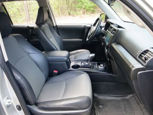 Used 2020 Toyota 4Runner SR5 Premium AWD/4WD image 34