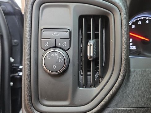 Used 2023 Chevrolet Silverado 1500 Custom image 26