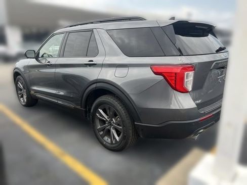 Used 2022 Ford Explorer XLT w/ Equipment Group 202A AWD/4WD image 4