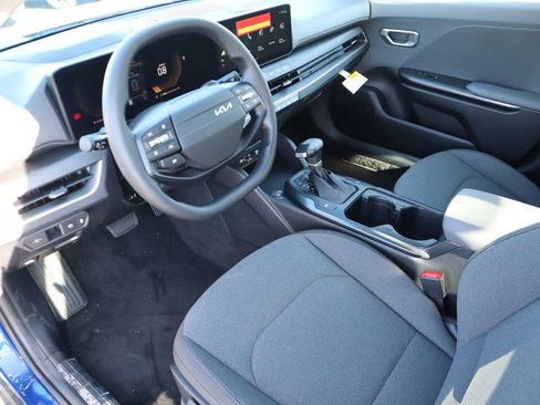New 2025 Kia K4 LXS image 23