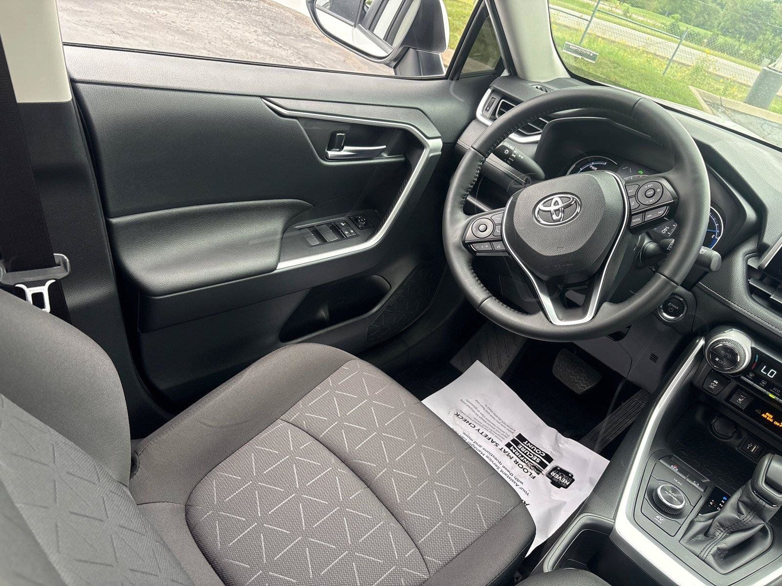 Used 2025 Toyota RAV4 XLE w/ Convenience Package AWD/4WD image 16