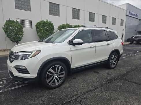 Used 2017 Honda Pilot Touring image 2