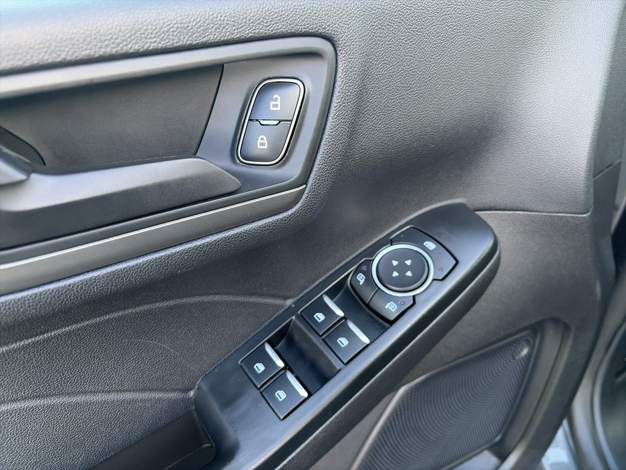 Used 2025 Ford Escape Active AWD/4WD image 19