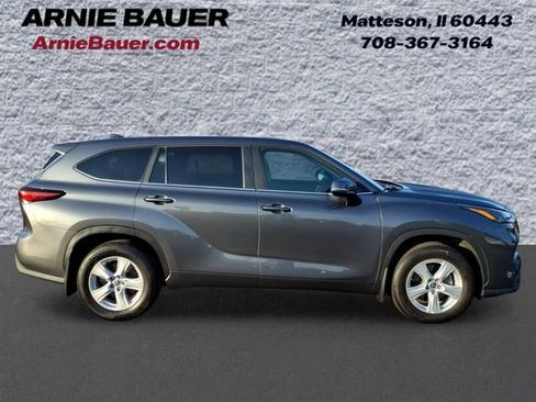 Used 2023 Toyota Highlander L FWD image 4