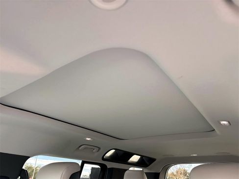 New 2026 Land Rover Defender 110 X-Dynamic SE image 20