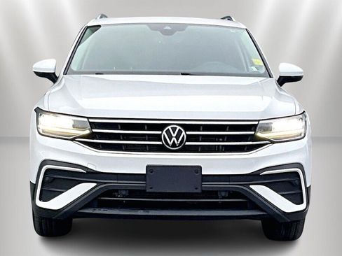 Used 2022 Volkswagen Tiguan SE image 2