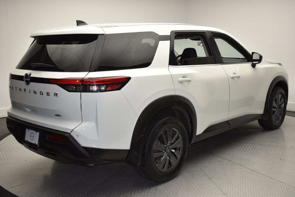 Used 2024 Nissan Pathfinder S AWD/4WD image 5