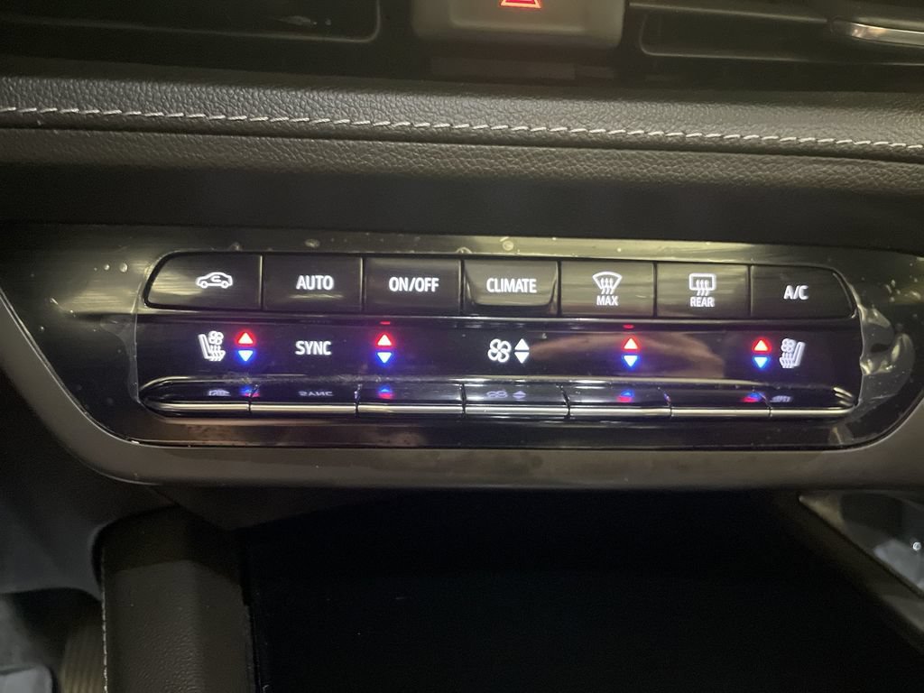 Used 2022 Buick Envision Avenir w/ Technology Package II AWD/4WD image 12