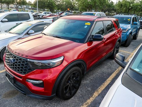 Used 2024 Ford Explorer ST-Line w/ Class IV Trailer Tow Package RWD image 3