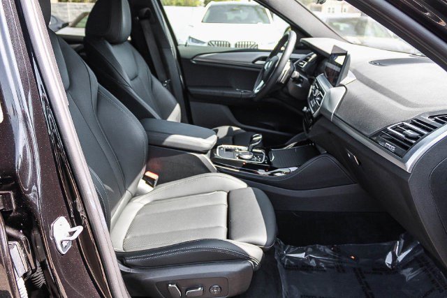 Used 2025 BMW X4 xDrive30i w/ Convenience Package AWD/4WD image 17