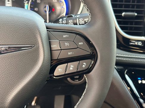 New 2026 Chrysler Pacifica Limited AWD/4WD image 29