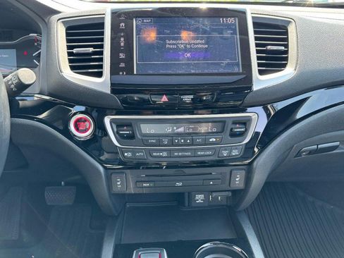 Used 2017 Honda Pilot Touring image 13