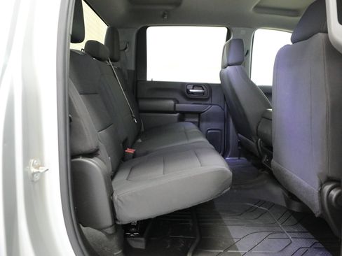 Used 2022 Chevrolet Silverado 2500 Custom w/ Custom Value Package image 12