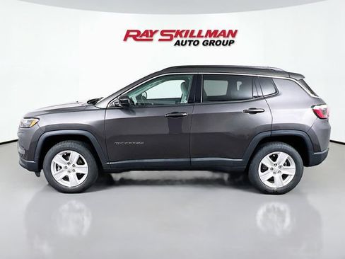 Used 2022 Jeep Compass Latitude w/ Sun and Sound Group AWD/4WD image 4