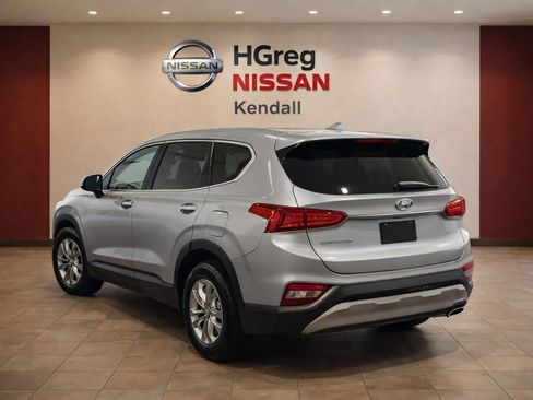 Used 2020 Hyundai Santa Fe SE image 2