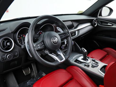 Used 2022 Alfa Romeo Stelvio Veloce AWD/4WD image 18