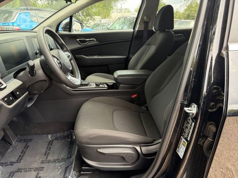 Used 2025 Kia Sportage LX FWD image 24