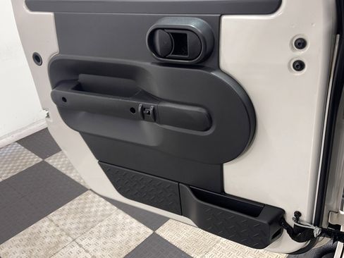 Used 2010 Jeep Wrangler Unlimited Sport AWD/4WD image 9