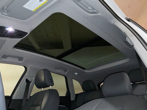 Used 2025 Audi Q5 Premium w/ Convenience Package image 5