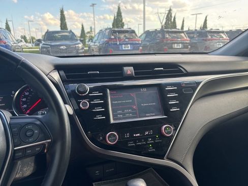 Used 2018 Toyota Camry XSE FWD image 3