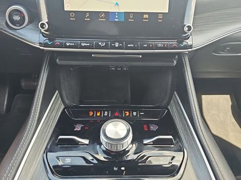 Used 2023 Jeep Wagoneer Series III w/ Preferred Equipment Group image 18