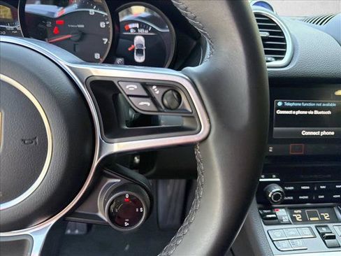 Used 2025 Porsche 718 Boxster RWD image 17