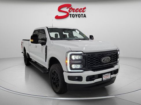 Used 2025 Ford F250 Lariat w/ Black Appearance Package AWD/4WD image 5