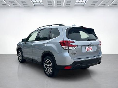 Used 2021 Subaru Forester Premium AWD/4WD image 6