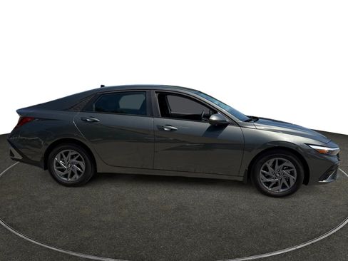 Certified 2024 Hyundai Elantra SEL FWD image 7