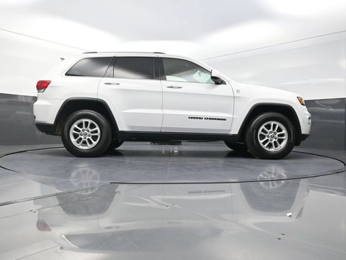 Used 2019 Jeep Grand Cherokee Laredo AWD/4WD image 28