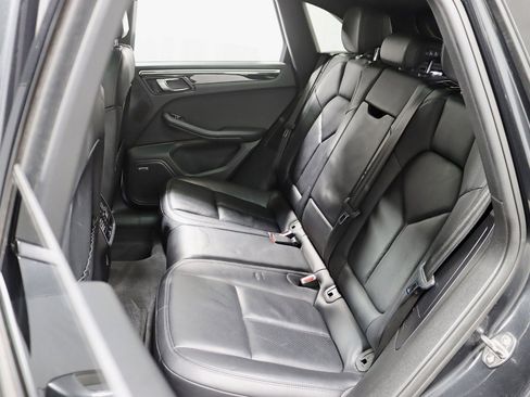 Used 2017 Porsche Macan image 25