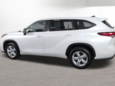 Used 2023 Toyota Highlander L image 6