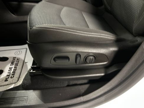 Used 2023 GMC Terrain SLE w/ Driver Convenience Package image 13