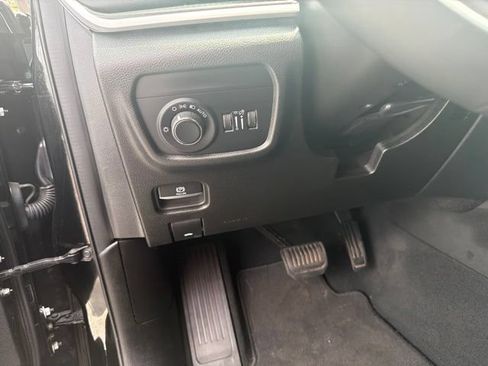 Used 2024 Jeep Grand Cherokee L Laredo AWD/4WD image 8