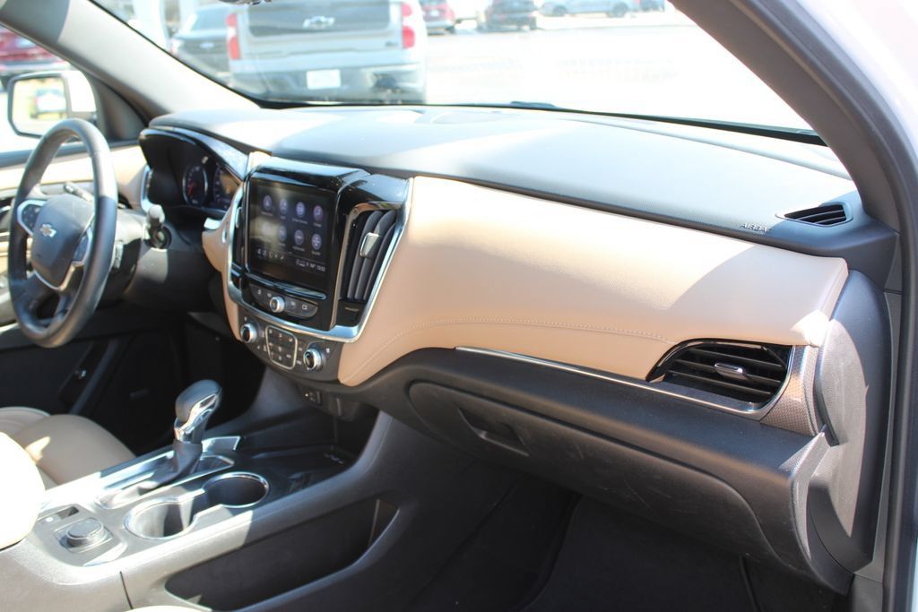 Used 2023 Chevrolet Traverse Premier FWD image 34