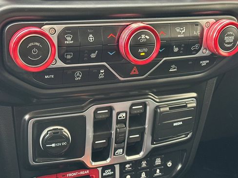 Used 2021 Jeep Gladiator Rubicon AWD/4WD image 27