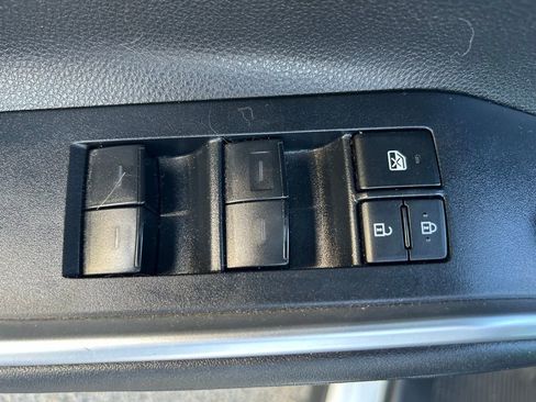 Used 2024 Toyota Highlander XLE image 16