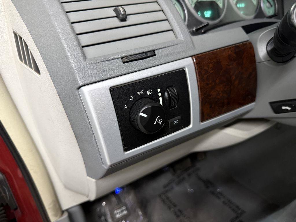 Used 2010 Chrysler Town & Country Touring FWD image 11