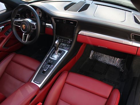 Certified 2019 Porsche 911 Carrera S image 31