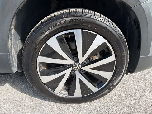 Used 2022 Volkswagen Taos SE image 13