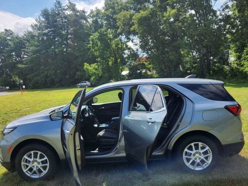 Used 2023 Chevrolet Equinox LT AWD/4WD image 12