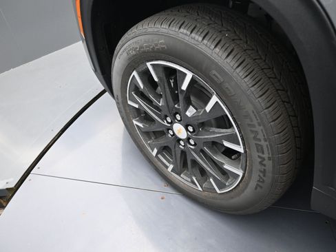 New 2026 Chevrolet Traverse LT w/ Sun and Wheel Package FWD image 38