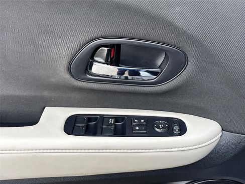 Used 2019 Honda HR-V LX image 18