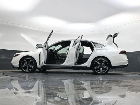 Used 2025 Honda Accord Sport image 40