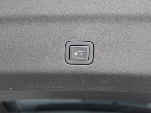 Used 2023 GMC Yukon Denali Ultimate AWD/4WD image 12